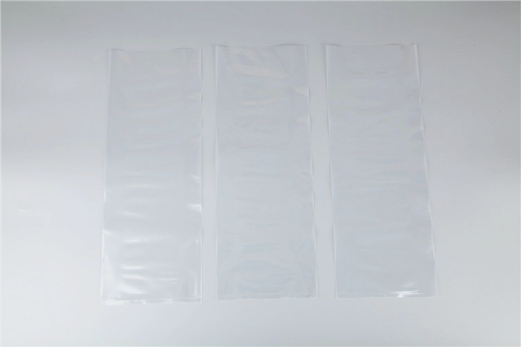 Poche plate avec incision